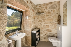 Holiday-Apartment-Portugal-Lindo-bathroom
