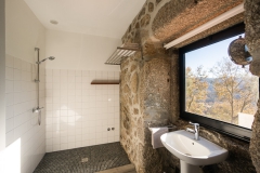 Holiday-Apartment-Portugal-Lindo-shower